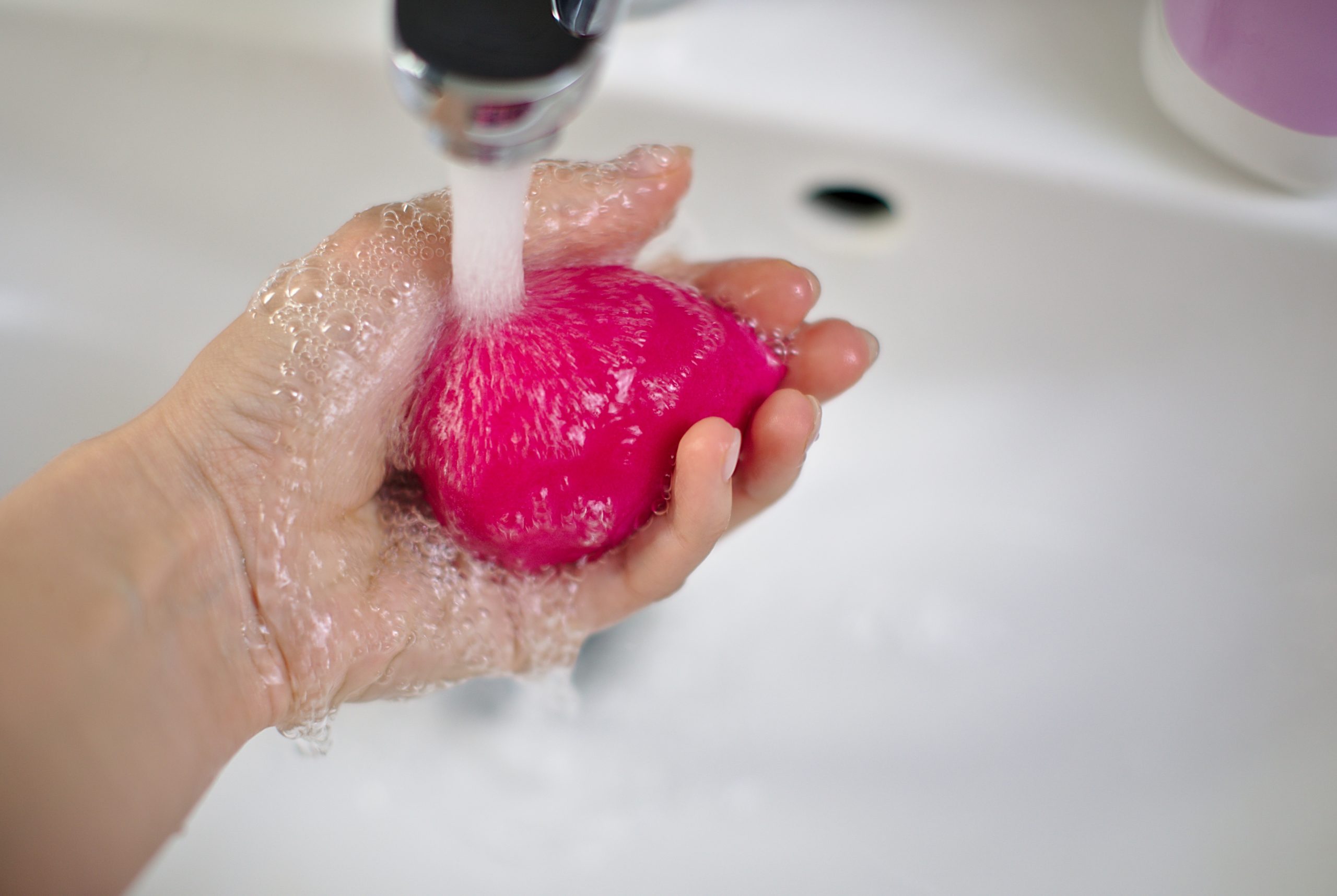 Aprenda como lavar a sua esponja de maquiagem! | Yp