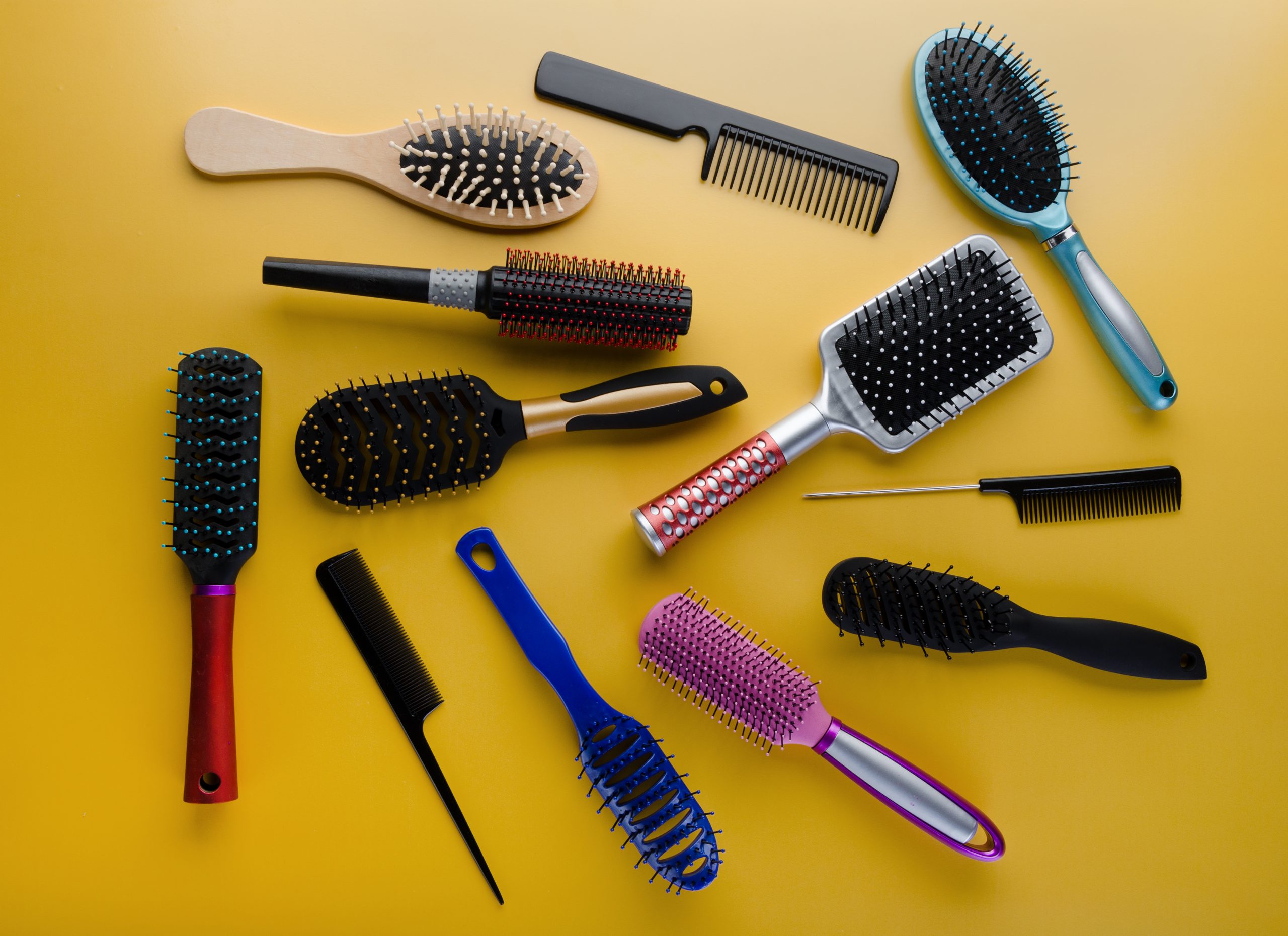 Como limpar escova de cabelo com os cuidados certos